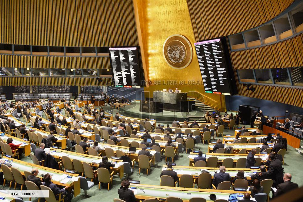 U.N. General Assembly passes Japan-led nuclear abolition motion
