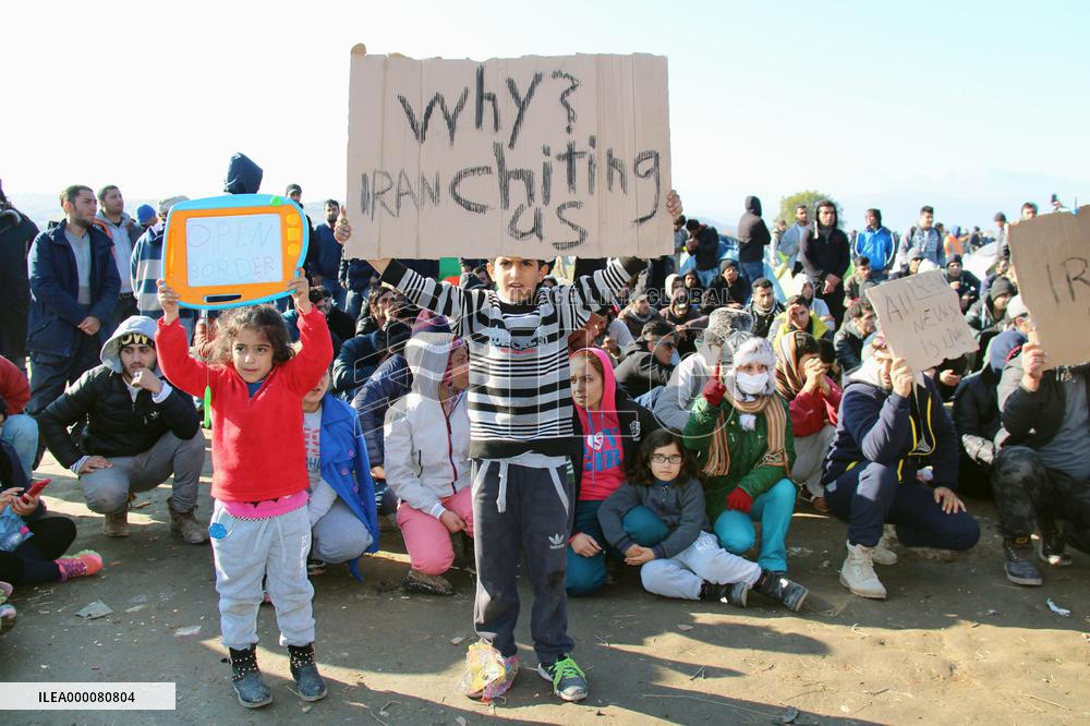 Refugees stuck at Greece-Macedonia border