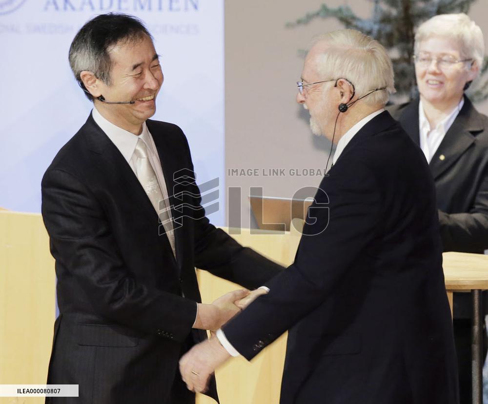 Nobel laureate Kajita of Japan makes memorial lecture in Stockholm
