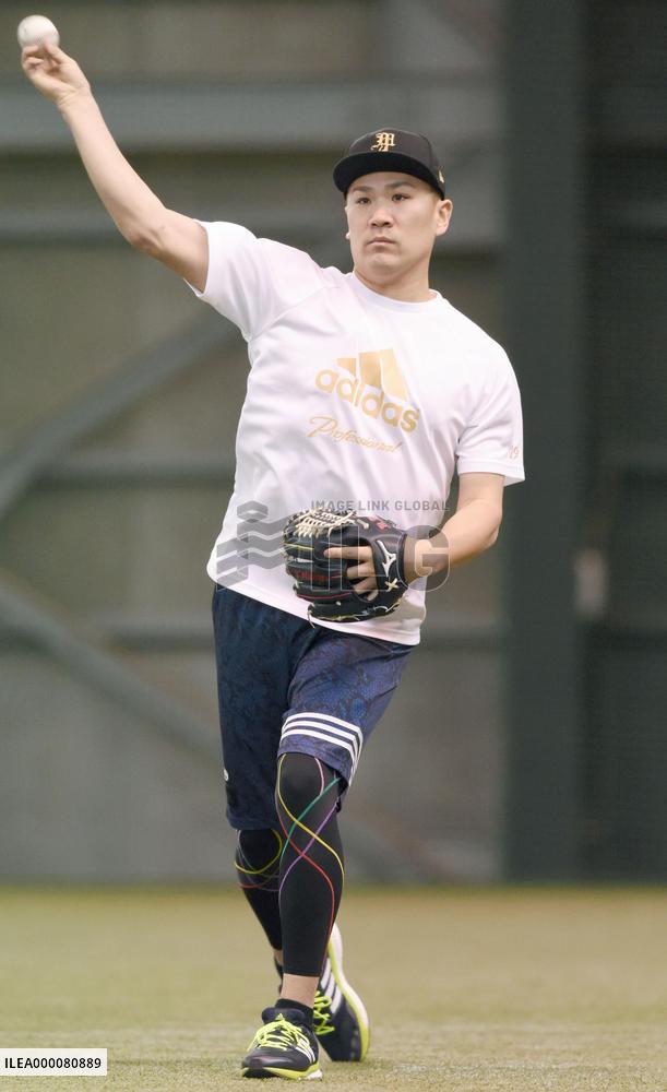 Tanaka shows signs of recovery from elbow injury