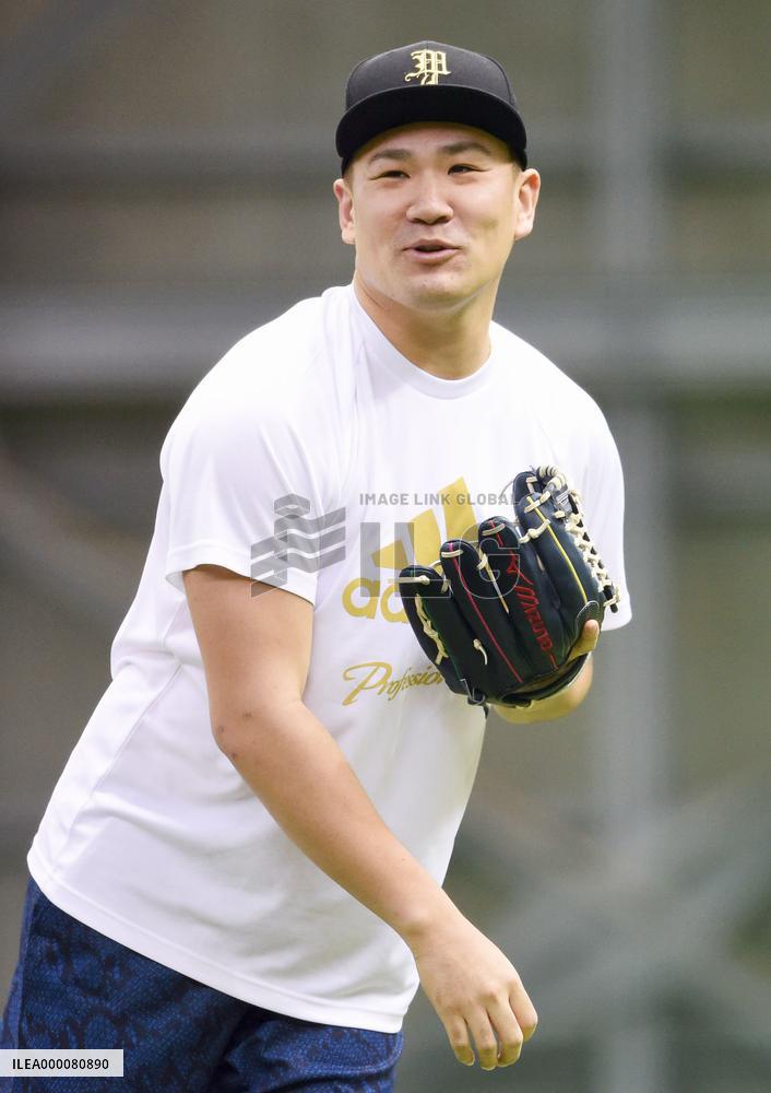 Tanaka shows signs of recovery from elbow injury