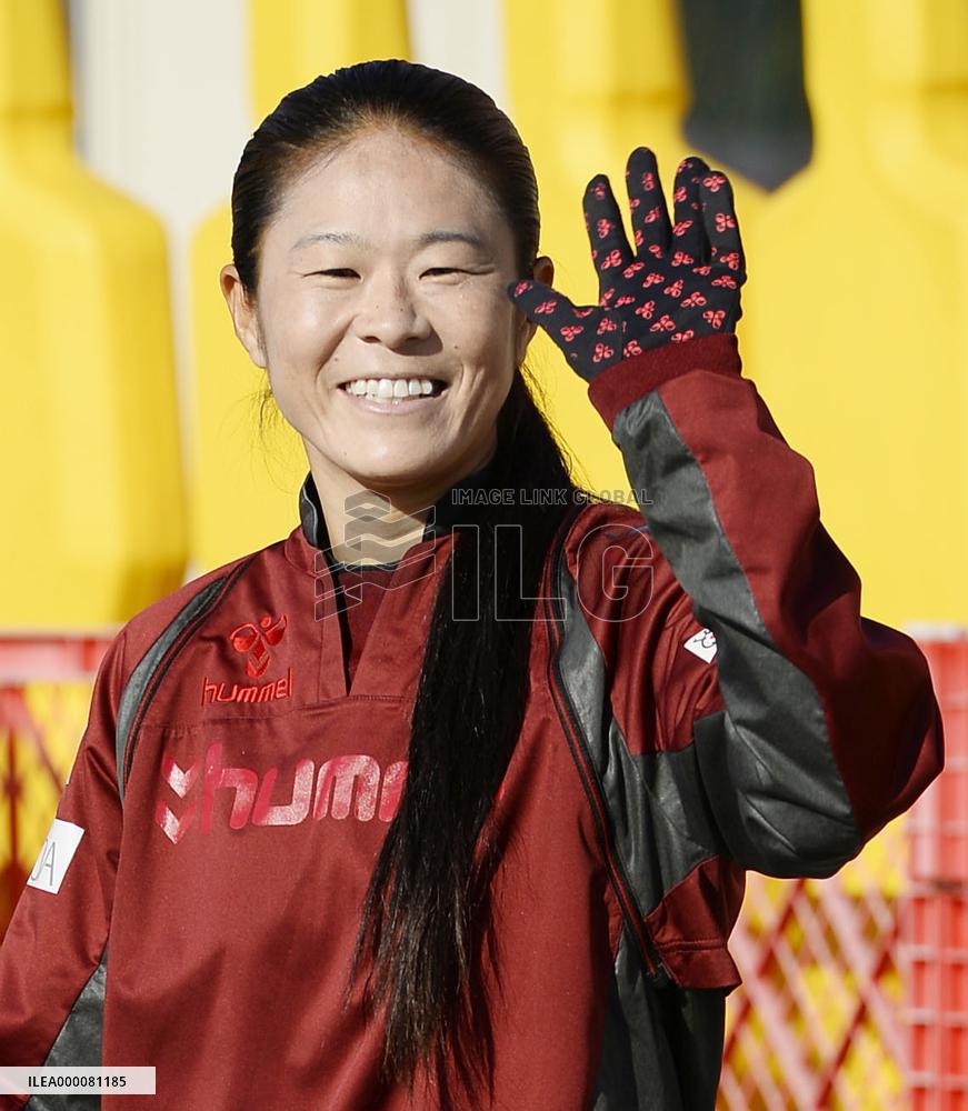 Retiring Sawa attends training session