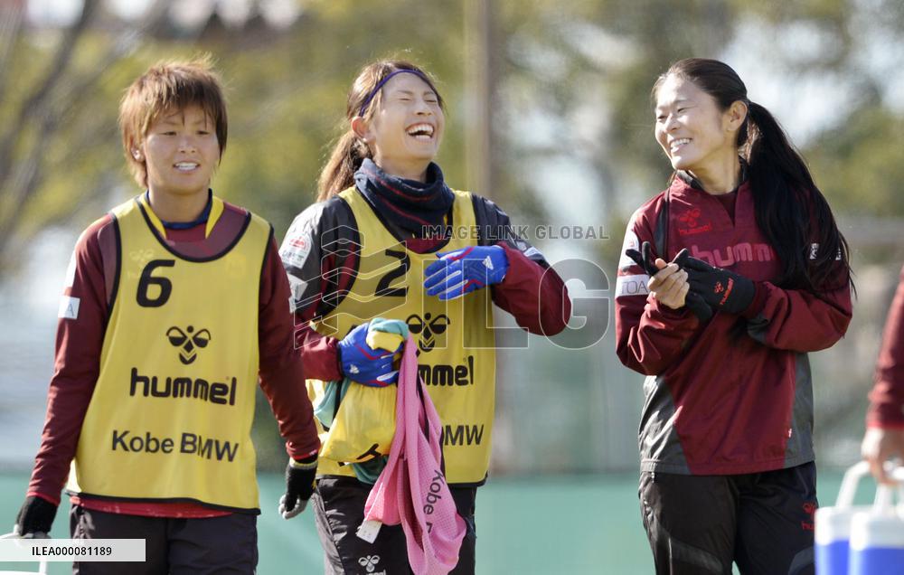 Retiring Sawa attends training session