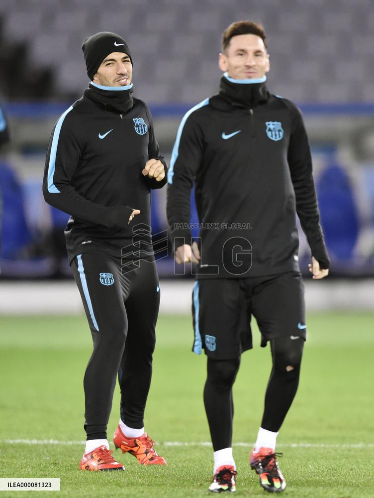 Barcelona train on eve of Club World Cup final