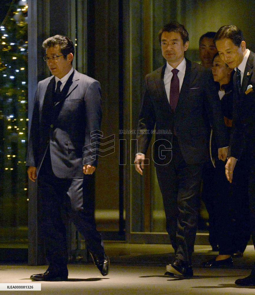 Abe meets ex-Osaka Mayor Hashimoto on heels of resignation