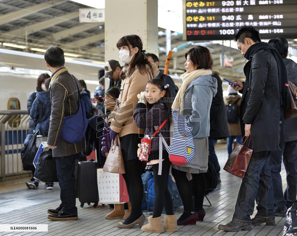 Travelers heading home for New Year's holidays