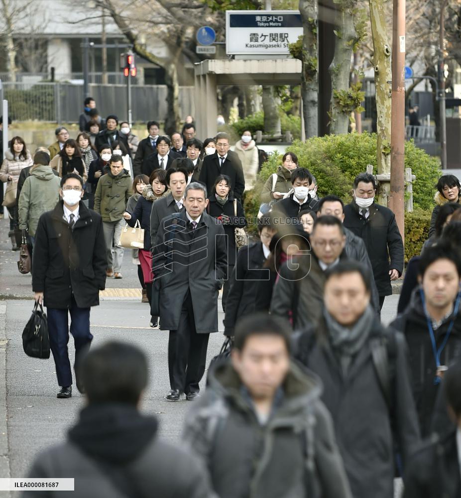 Gov't offices, companies mark last business day of the year