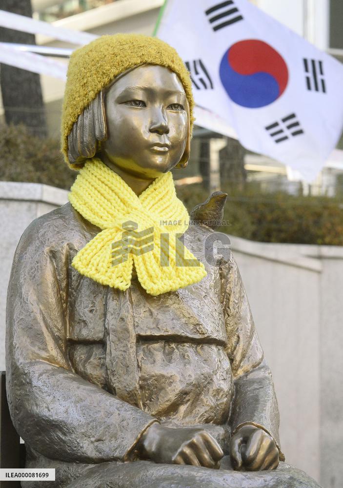 Japan, S. Korea aim to clinch "comfort women" deal