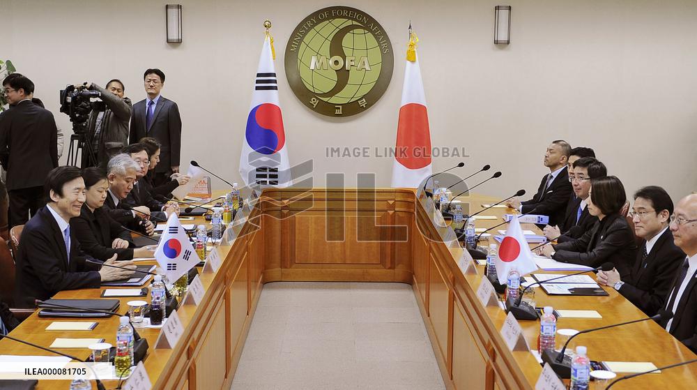 Japan, S. Korea reach deal to resolve "comfort women" row