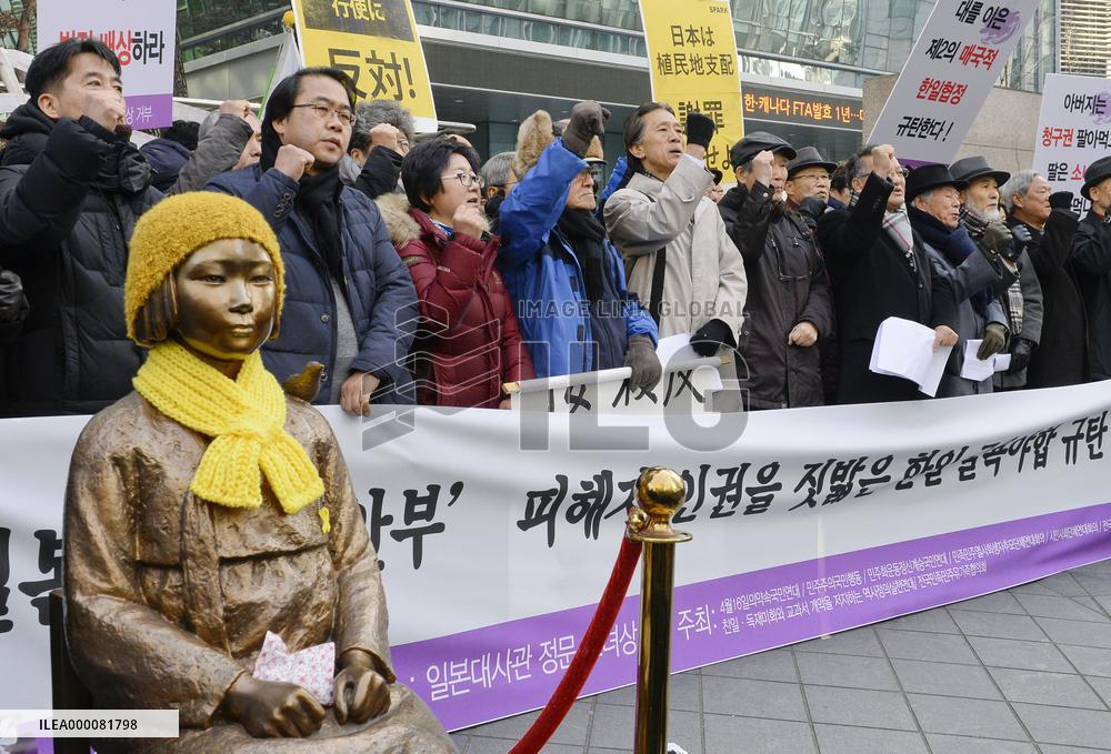 Rally against Japan-S. Korea accord on "comfort women"