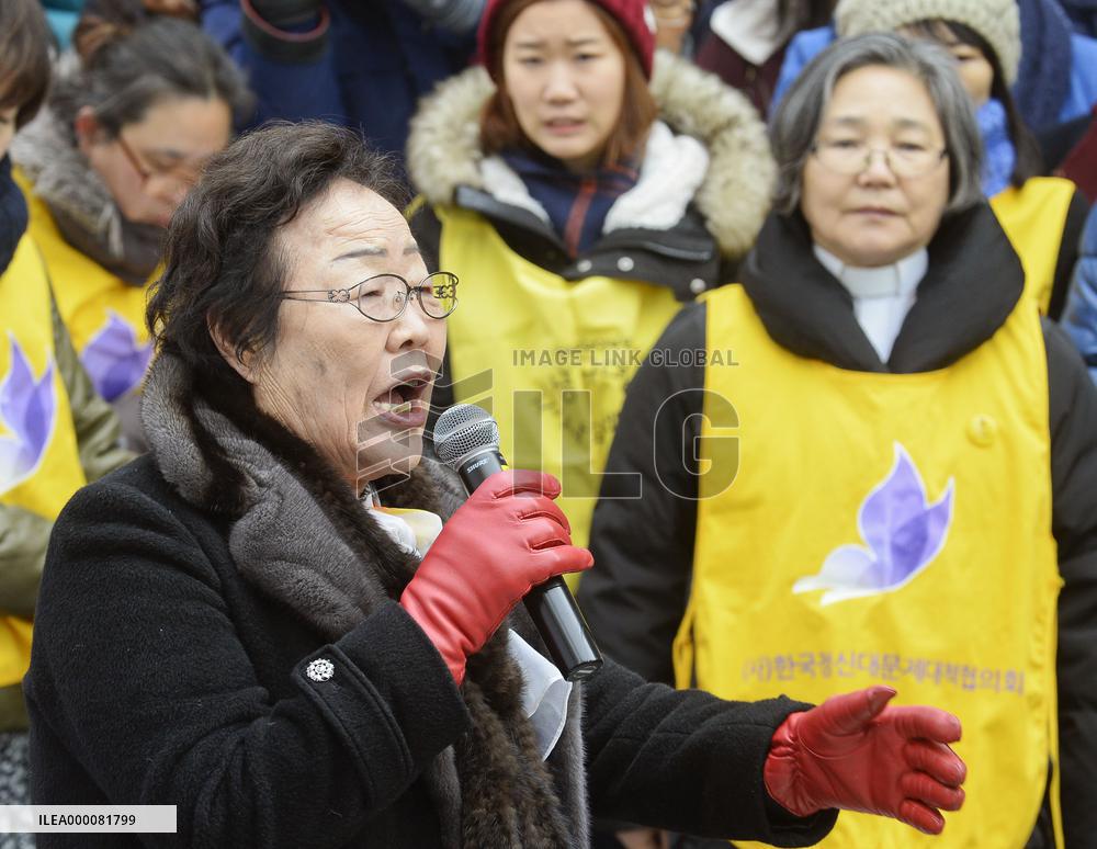 Rally against Japan-S. Korea accord on "comfort women"