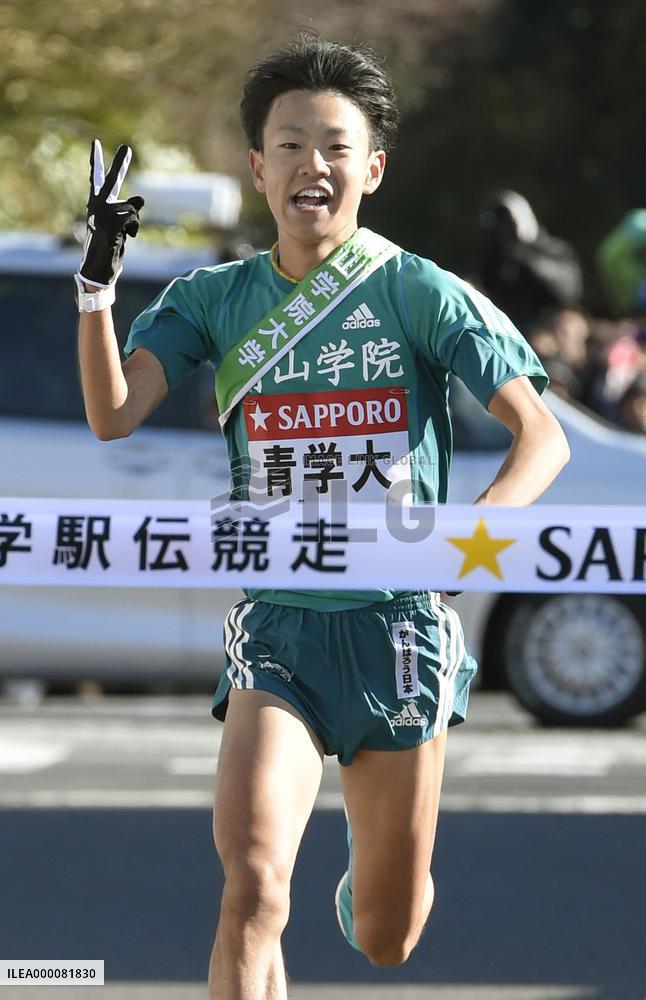Athletics: Aoyama Gakuin Univ. seizes lead in 92nd Hakone Ekiden
