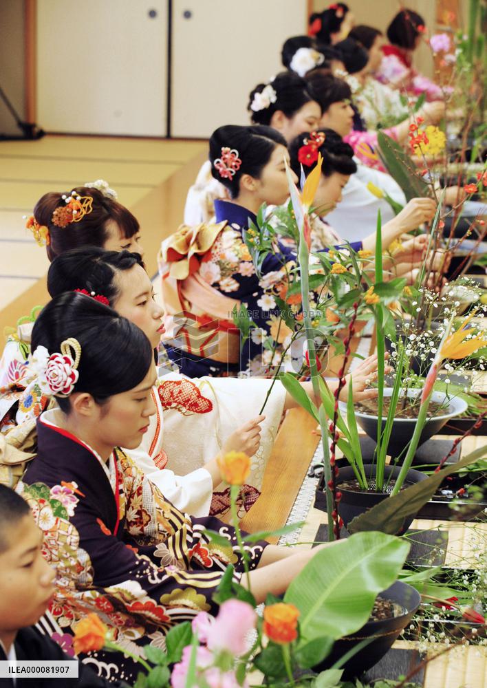 New Year flower arranging ceremony