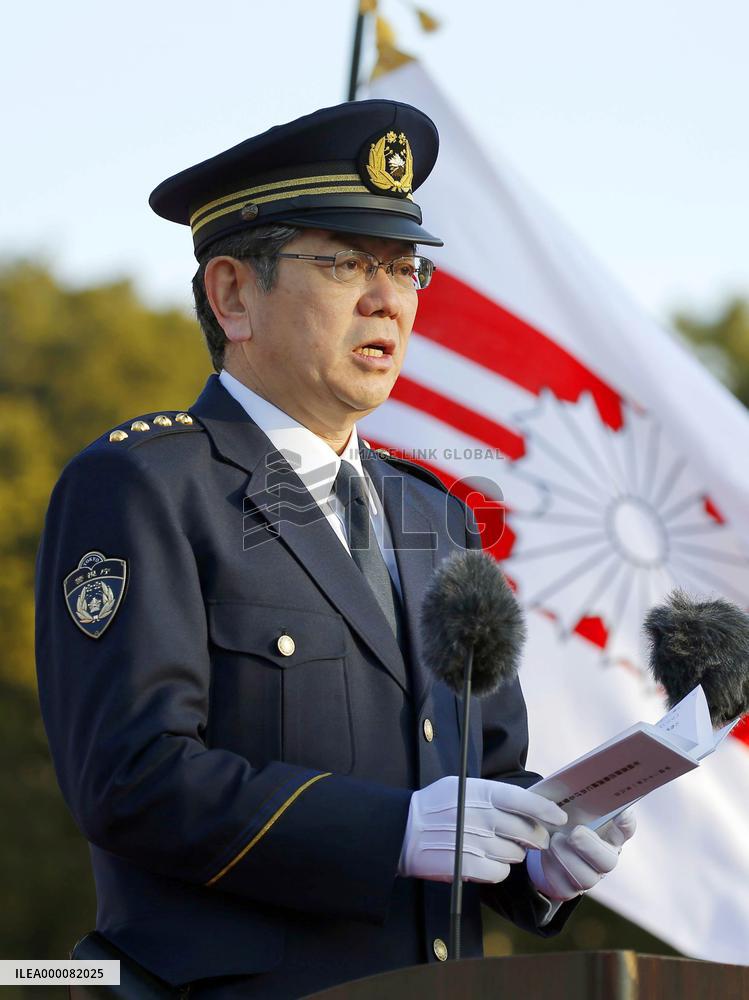 Tokyo police hold New Year parade