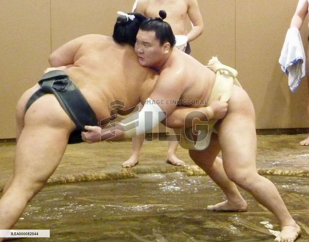 Yokozuna Hakuho ready for New Year tournament