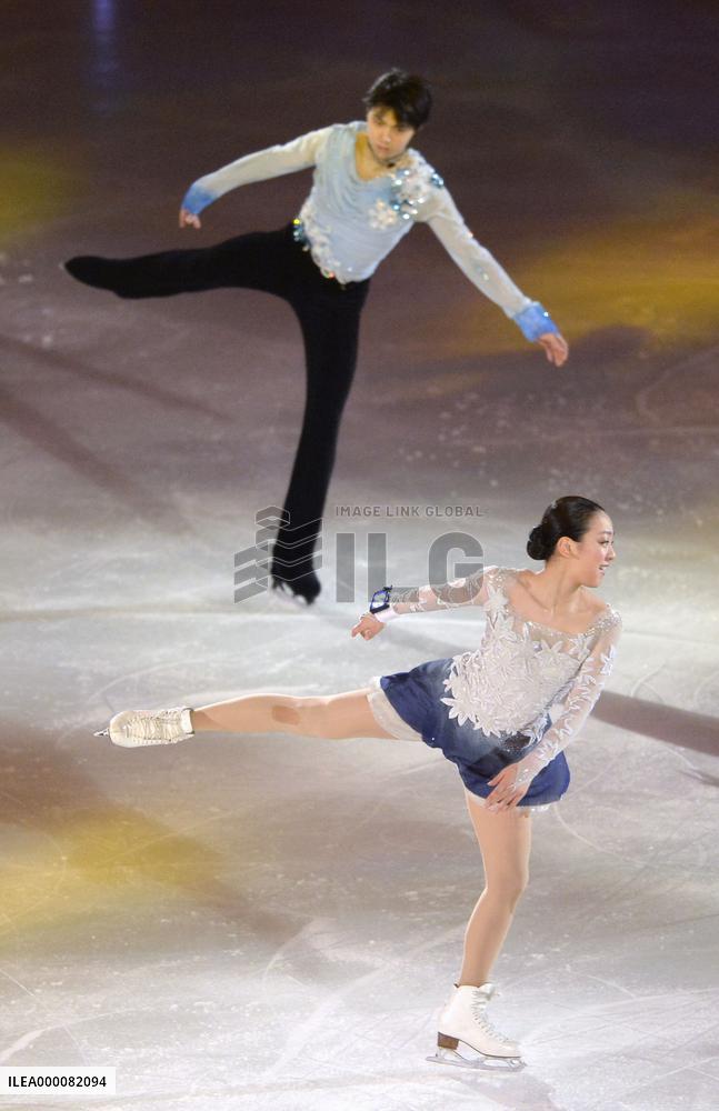 Hanyu, Asada perform in exhibition