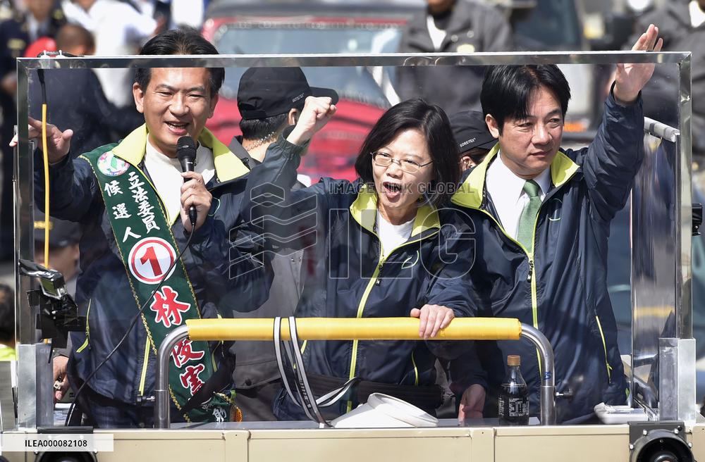 Presidential candidates take to streets in Taiwan's Tainan
