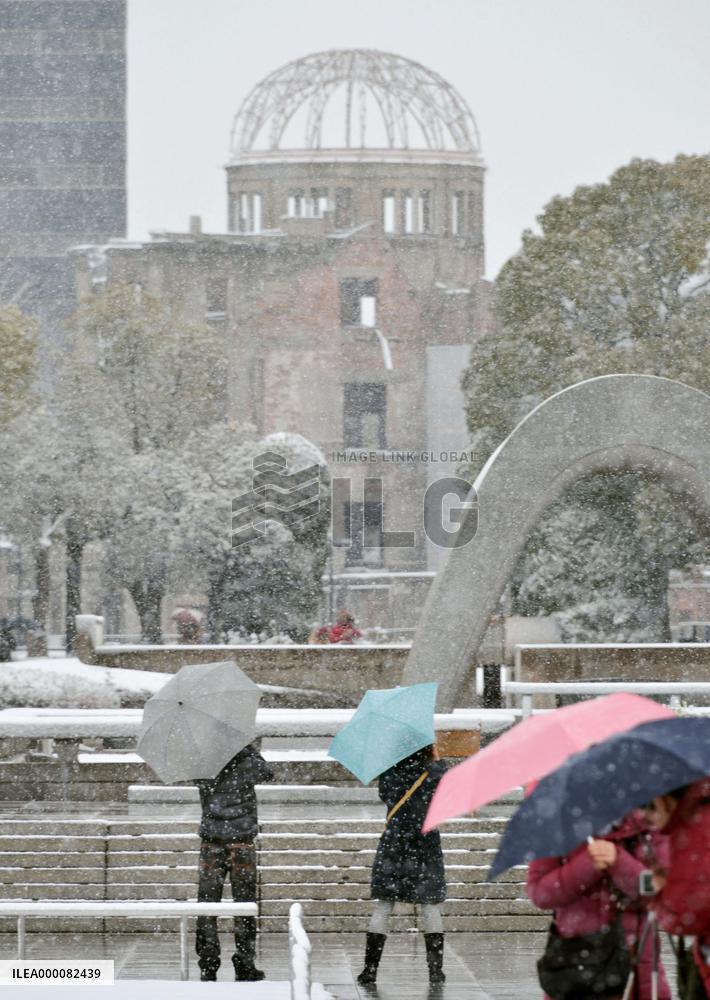Heavy snow hits wide areas of Japan