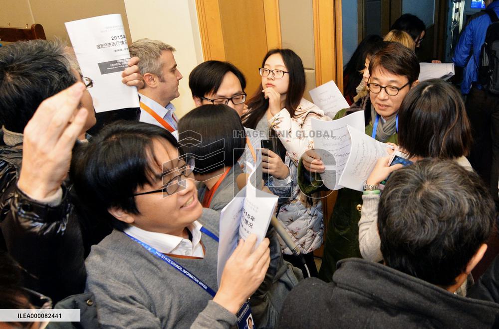 China's 2015 GDP at 6.9%, weakest growth in 25 years