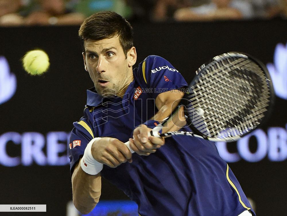 Djokovic advances to Australian Open 3rd-round