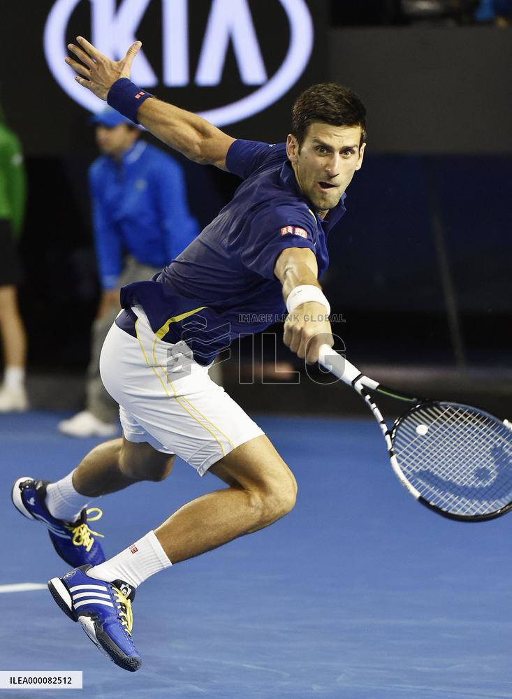 Djokovic advances to Australian Open 3rd-round