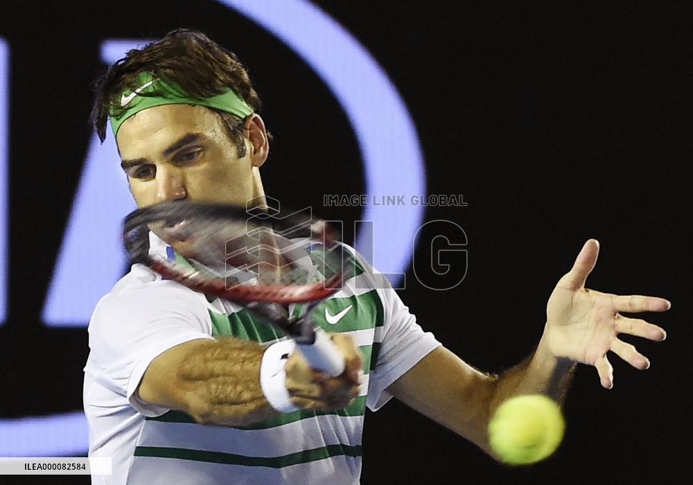 Federer advances to Australian Open 4th round, securing 300th win