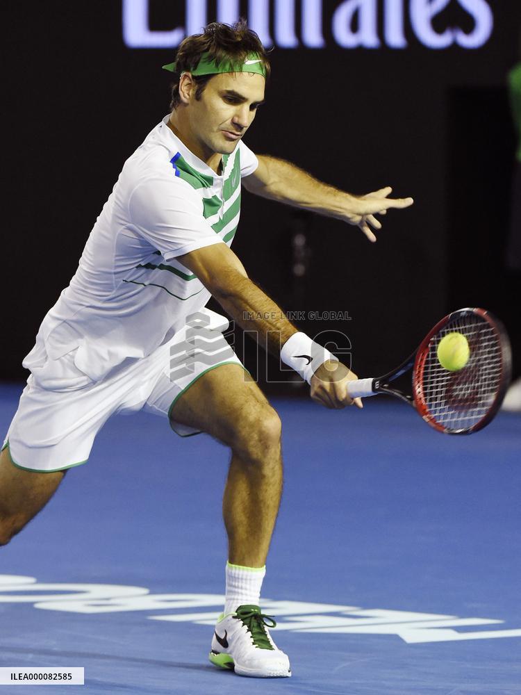 Federer advances to Australian Open 4th round, securing 300th win