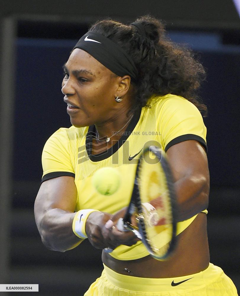 S. Williams advances to Australian Open 4th round