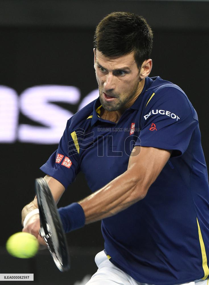 Djokovic advances to Australian Open 4th round