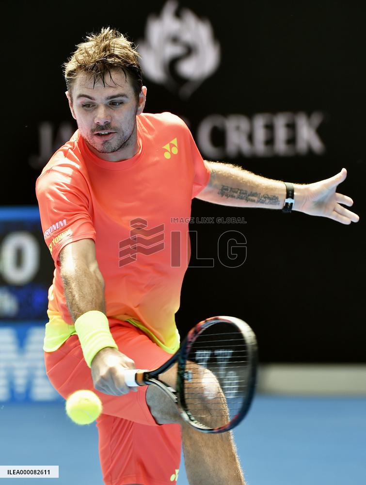 Wawrinka advances to Australian Open 4th round