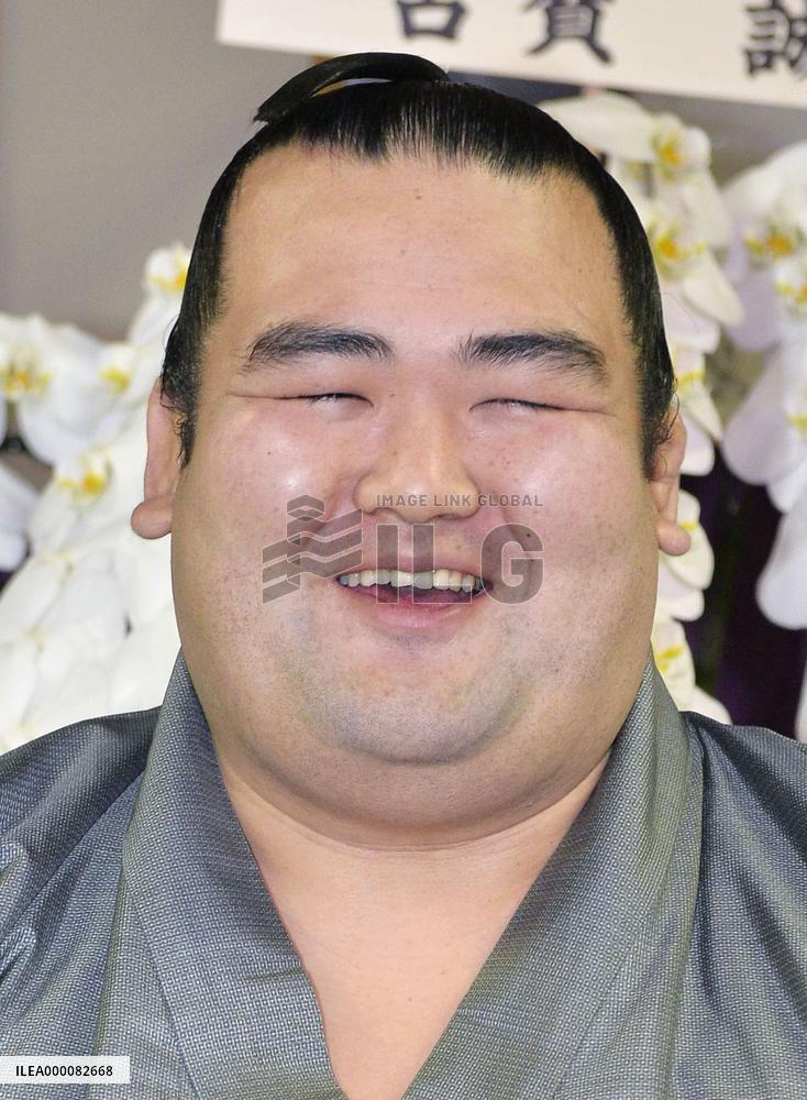 Kotoshogiku maintains late-blooming stable tradition