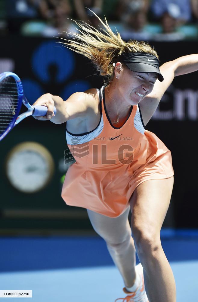 Williams beats Sharapova in Australian Open quarterfinals
