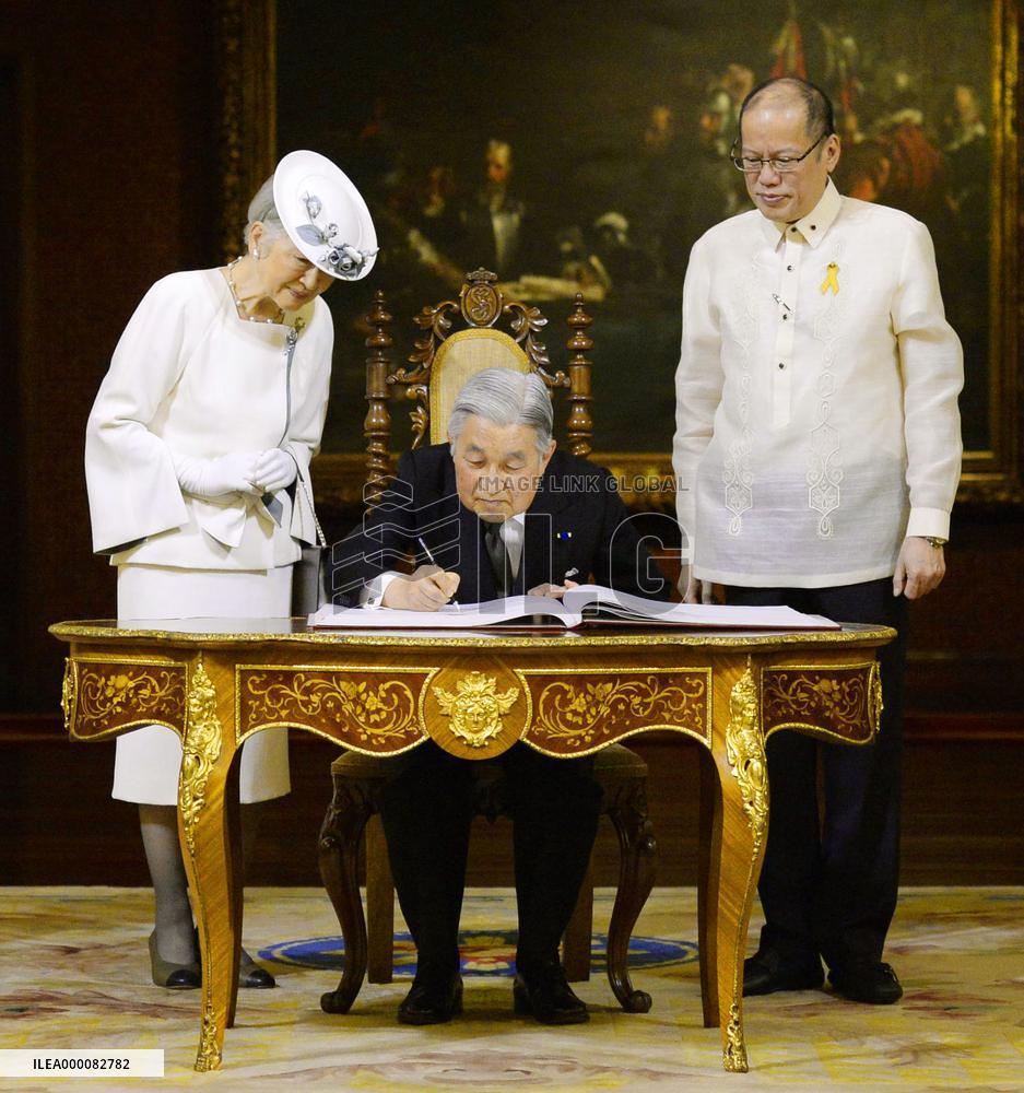 Emperor, empress attend welcoming ceremony in Manila