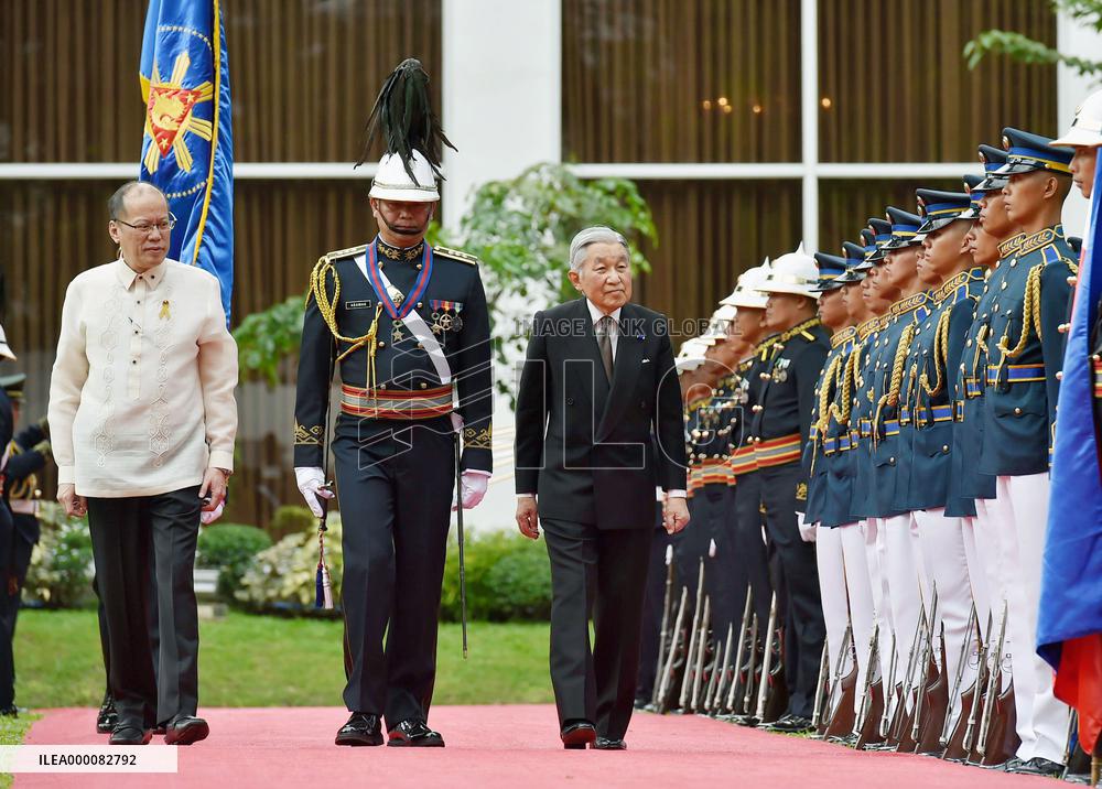 Emperor, empress attend welcoming ceremony in Manila