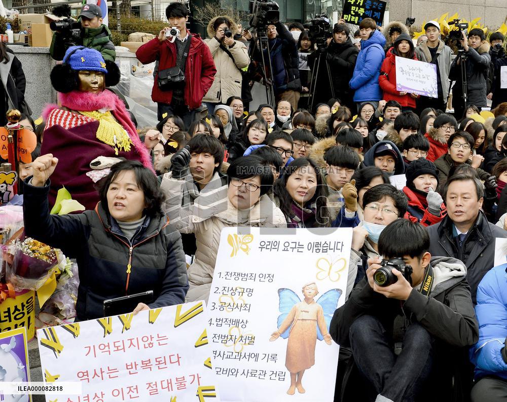 Weekly protest rally against "comfort women" agreement with Japan