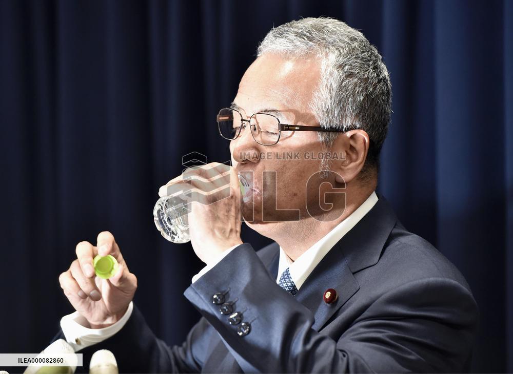 Amari offers to step down as economy minister over graft claims