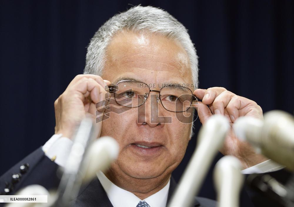 Amari offers to step down as economy minister over graft claims