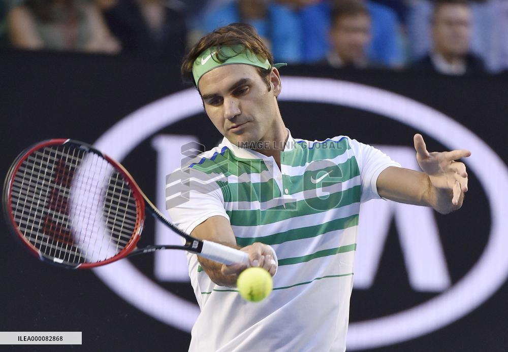 Djokovic, Federer vie for spot in Australian Open final