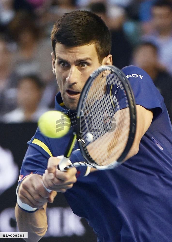Djokovic defeats Federer en route to Australian Open final