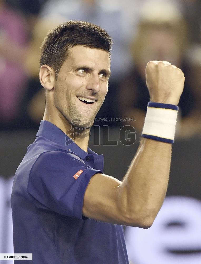 Djokovic defeats Federer en route to Australian Open final