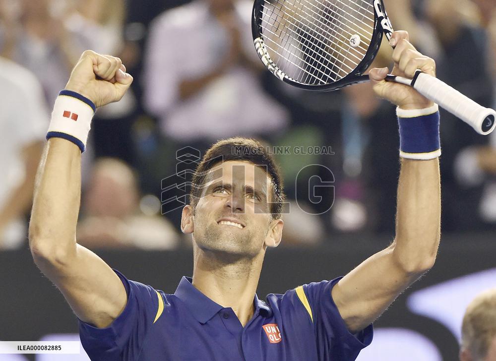 Djokovic defeats Federer en route to Australian Open final