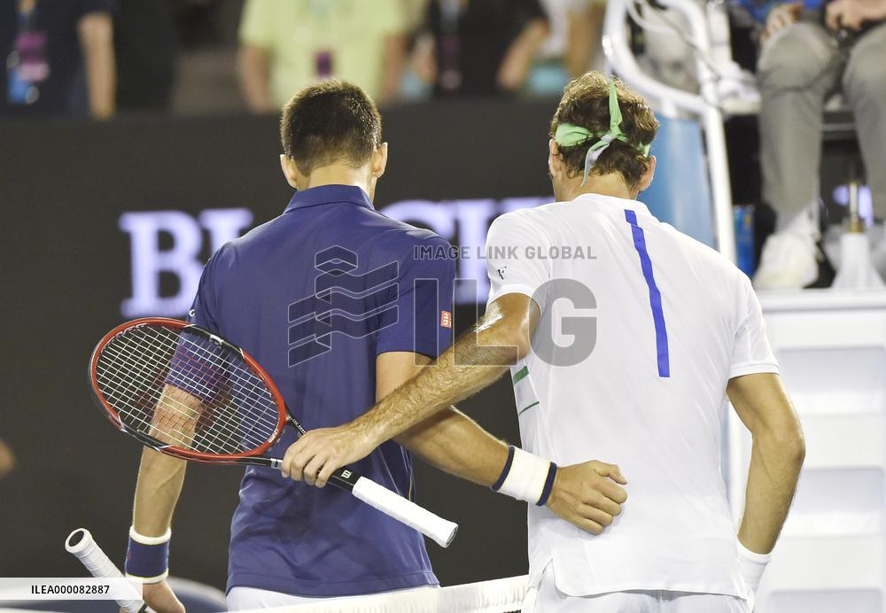 Djokovic defeats Federer en route to Australian Open final