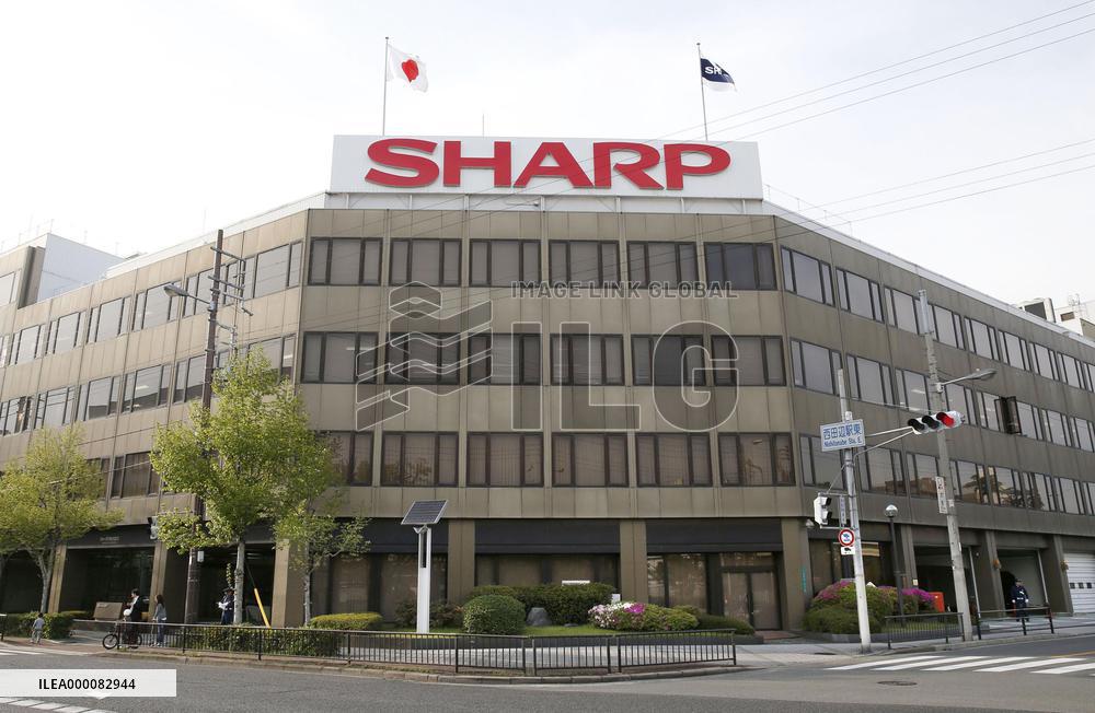 Japan gov't-backed fund proposes investing 300 bil. yen in Sharp