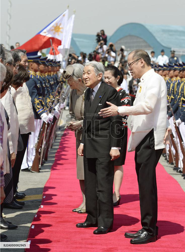 Japanese emperor, empress leave Philippines after historic visit