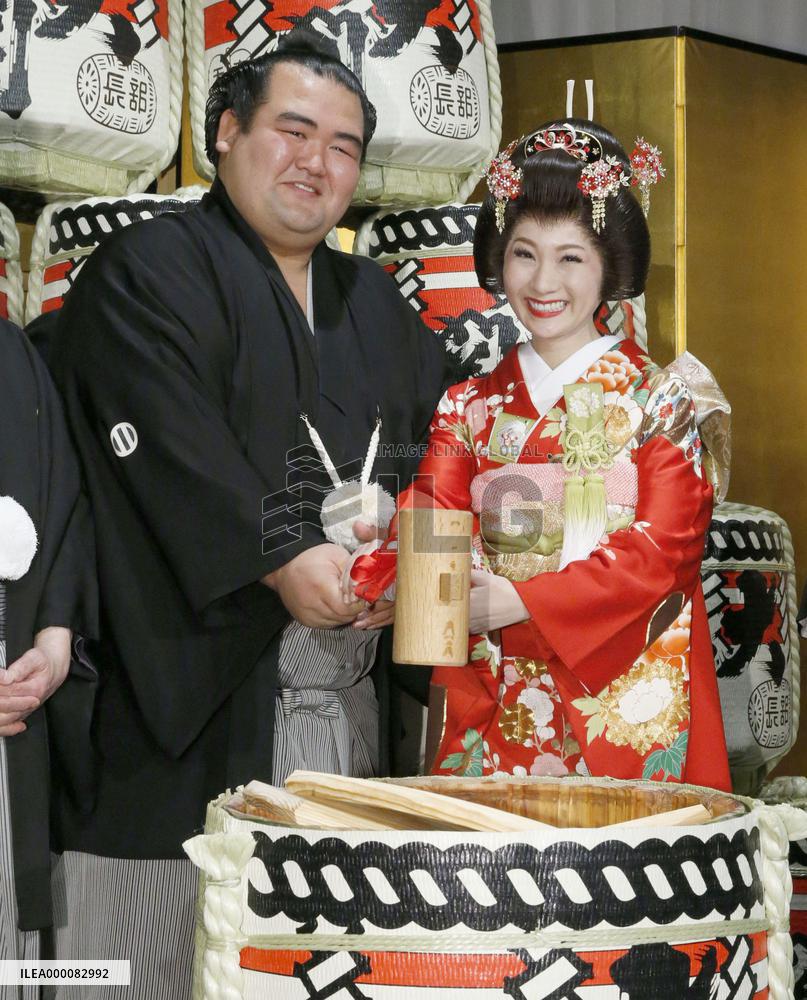 Sumo: Kotoshogiku has wedding reception