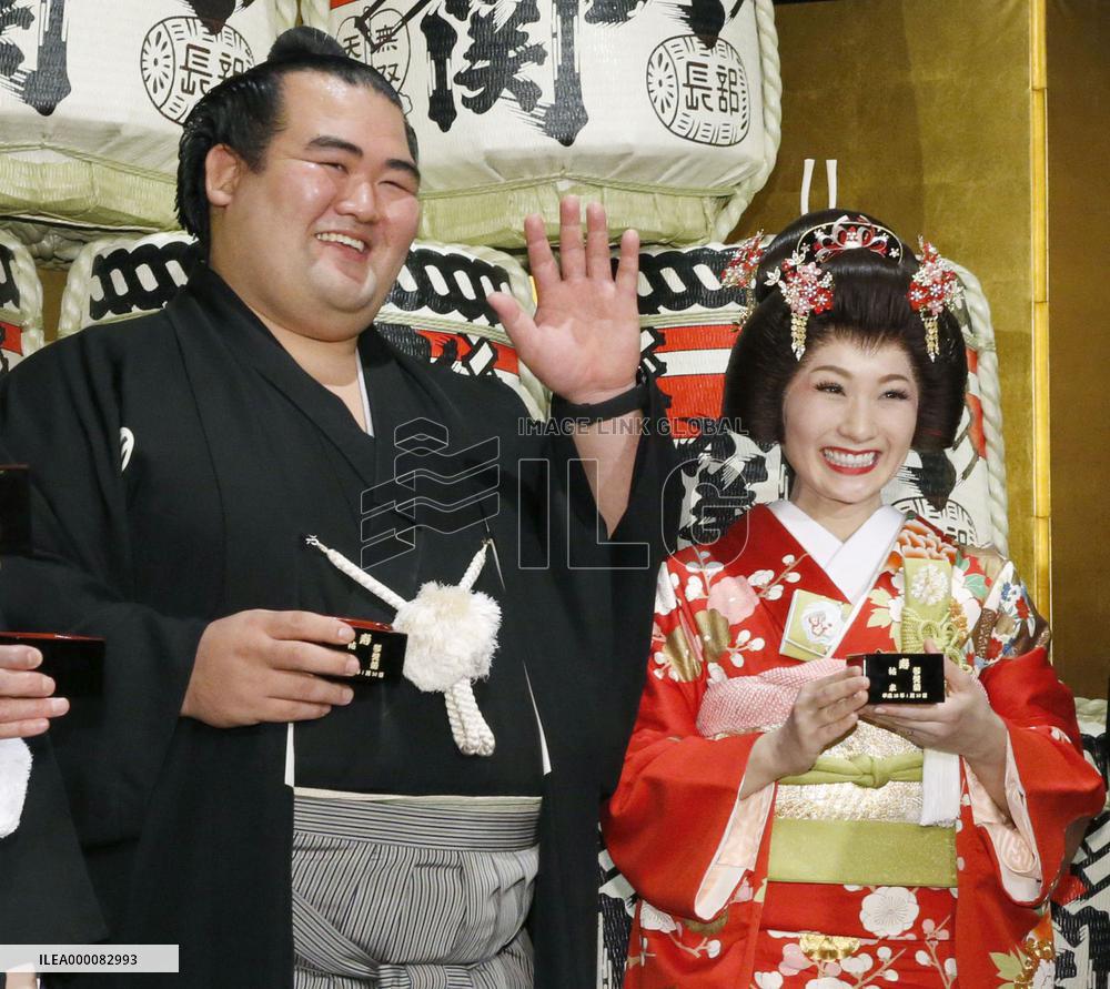 Sumo: Kotoshogiku has wedding reception
