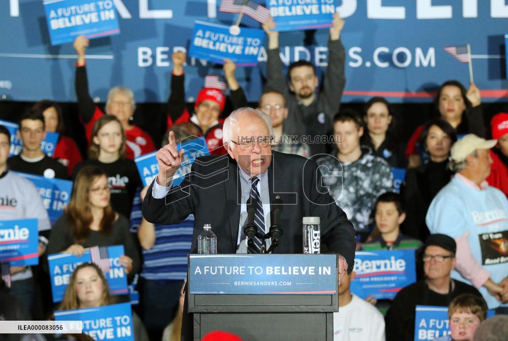 Iowa caucuses appear tossup for both Republican, Democratic parties