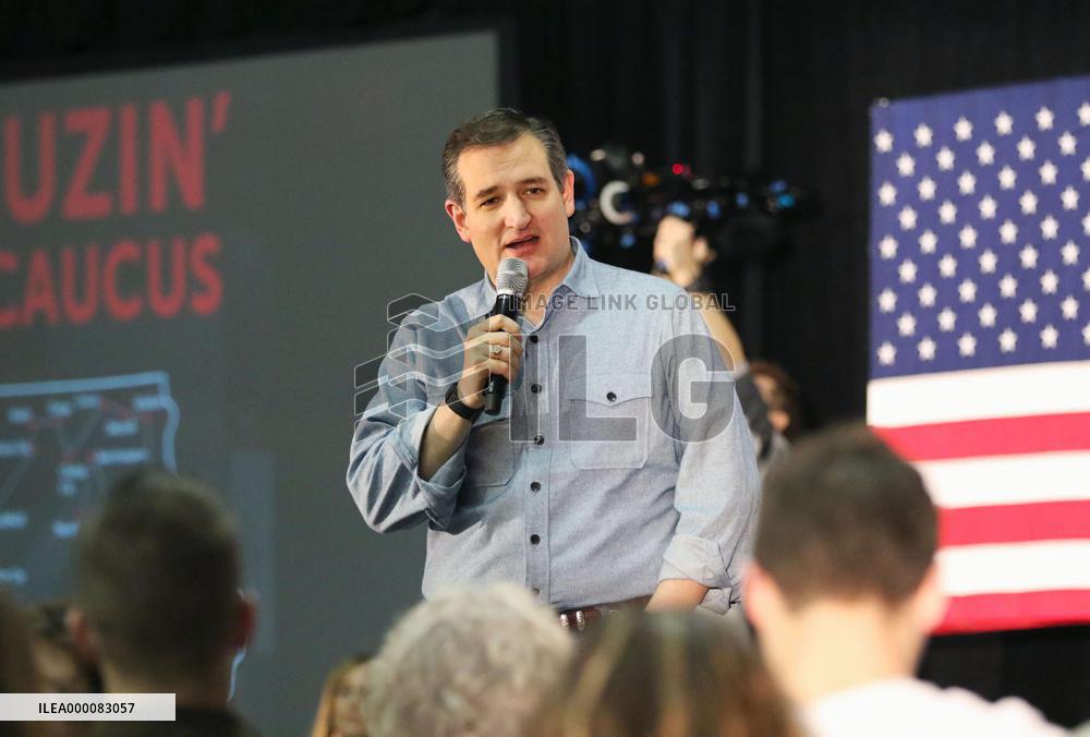 Iowa caucuses appear tossup for both Republican, Democratic parties