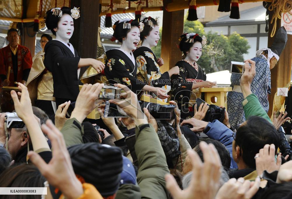 Geisha scatter beans for good health