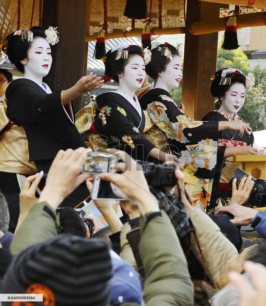 Geisha scatter beans for good health